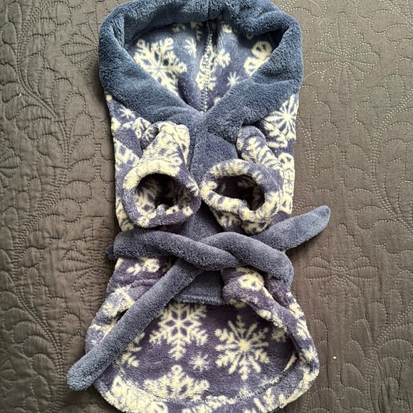 Blue Snowflake Pet Robe - Picture 1 of 4